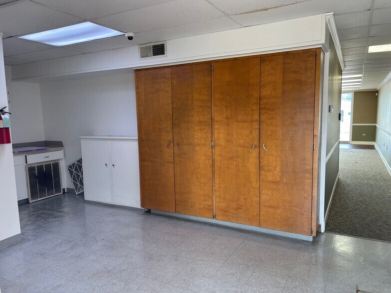 More Photos Of 704 E Madison Ave, Bastrop Serviced Offices For Sale