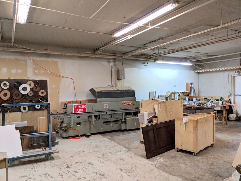 More Photos Of 7314 Av René-Descartes, Montréal Industrial For Sale
