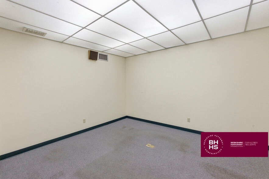 More Photos Of 3012 US-98, Mccomb Flex For Sale