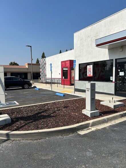 More Photos Of 300-310 S Riverside Ave, Rialto Fast Food For Lease