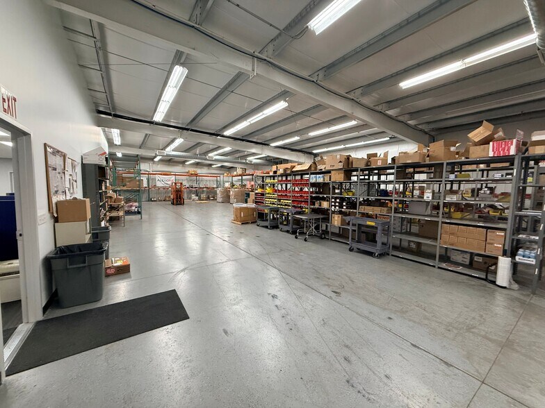 More Photos Of 555 N Line St, Columbia City Manufacturing For Lease