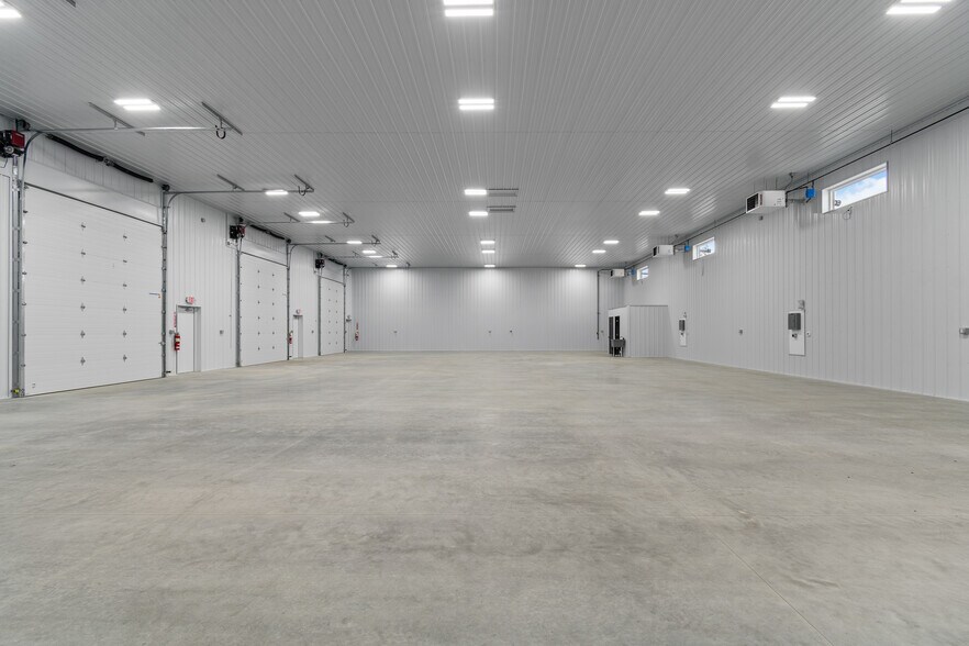 More Photos Of 204 Trump Ave NE, East Canton Flex For Lease