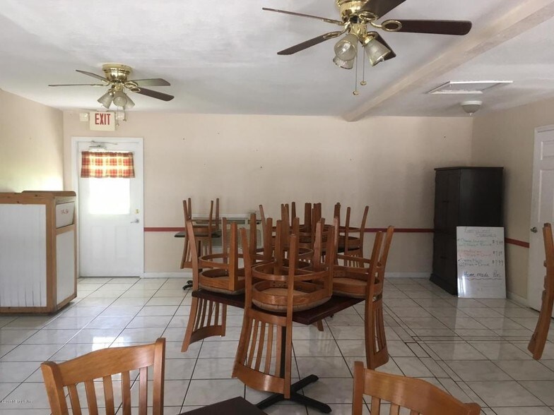 More Photos Of 413 Elm St, Welaka Freestanding For Sale