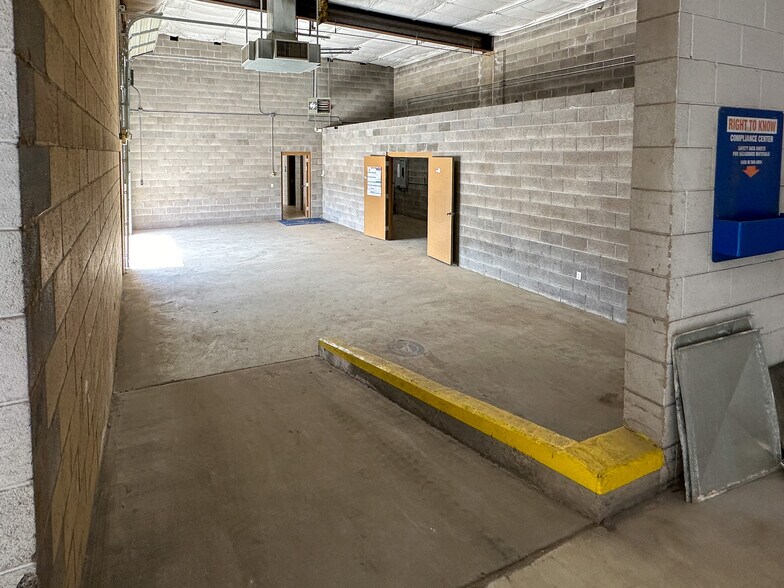 More Photos Of 801 Pendale Rd, El Paso Distribution For Sale