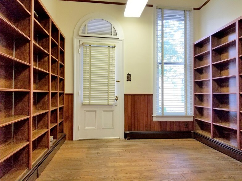 More Photos Of 325 Front St, Belvidere Office For Lease