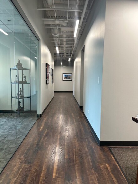 More Photos Of 1275 Davis Rd, Elgin Office For Lease