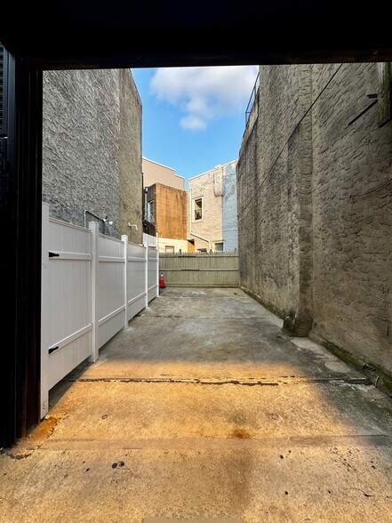 More Photos Of 2005 Front st, Philadelphia Land For Lease