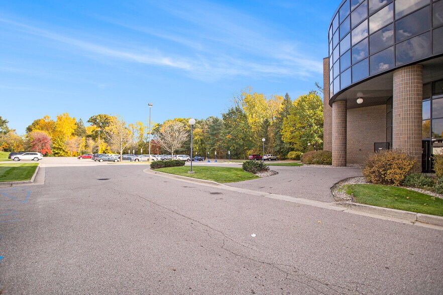 More Photos Of 2845 Capital Ave SW, Battle Creek Medical For Lease