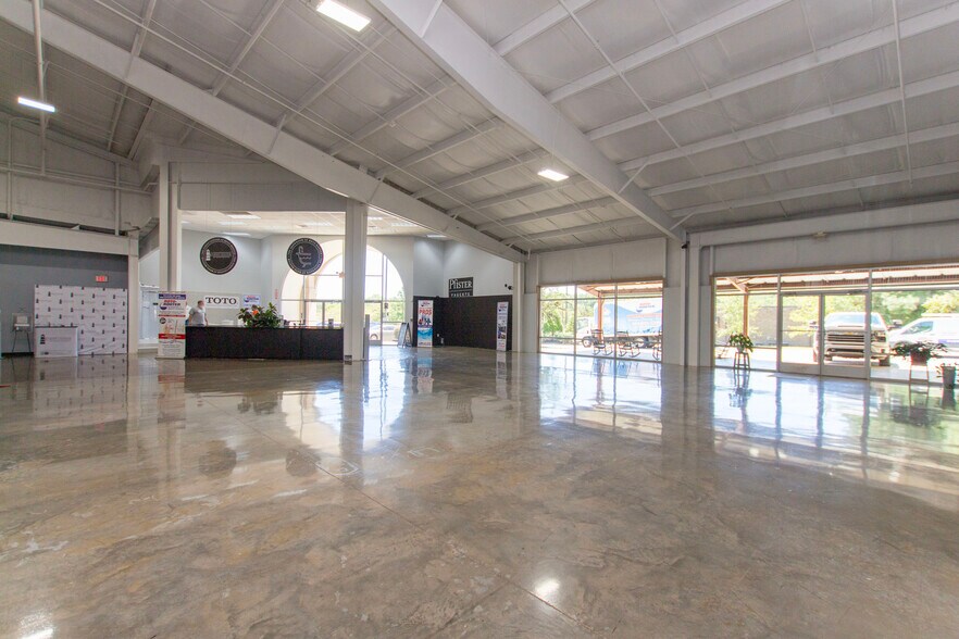 More Photos Of 1435 Paramount Dr, Huntsville Freestanding For Sale