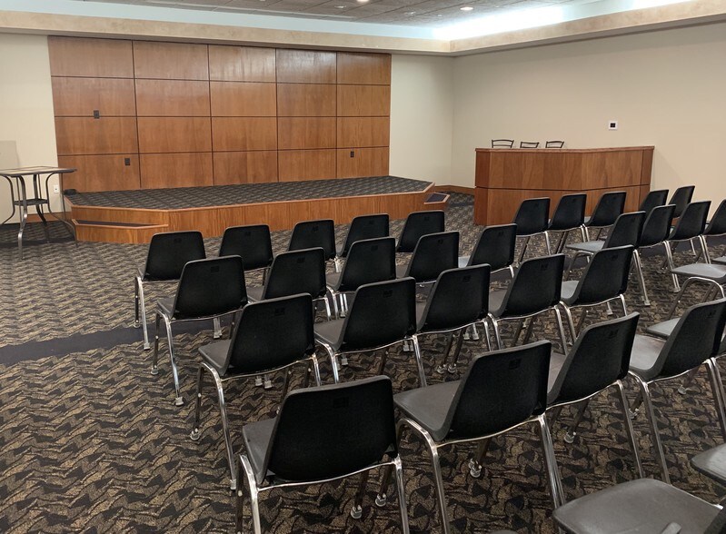 More Photos Of N28W23000 Roundy Dr, Pewaukee Office For Sale