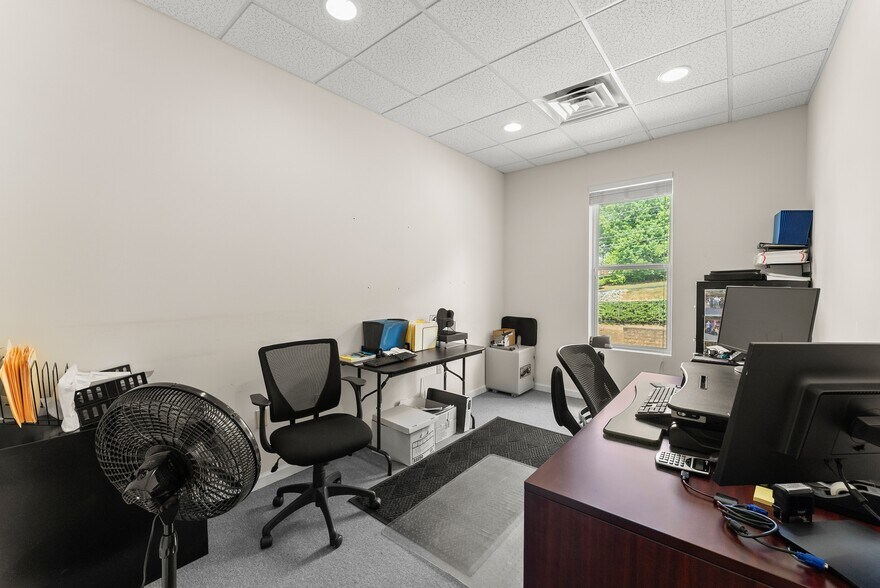More Photos Of 950 Scales Rd, Suwanee Medical For Lease