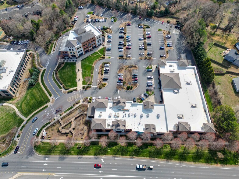 More Photos Of 9525 Birkdale Crossing Dr, Huntersville Office For Lease