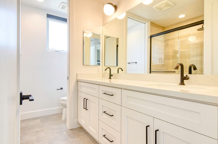More Photos Of 221 W G St, Encinitas Apartments For Sale
