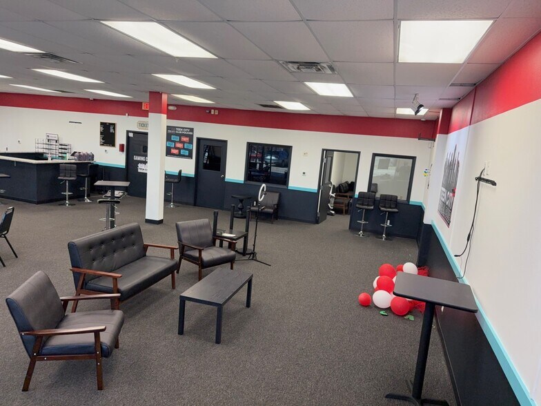 More Photos Of 5335 Broadway Blvd, Garland Unknown For Lease