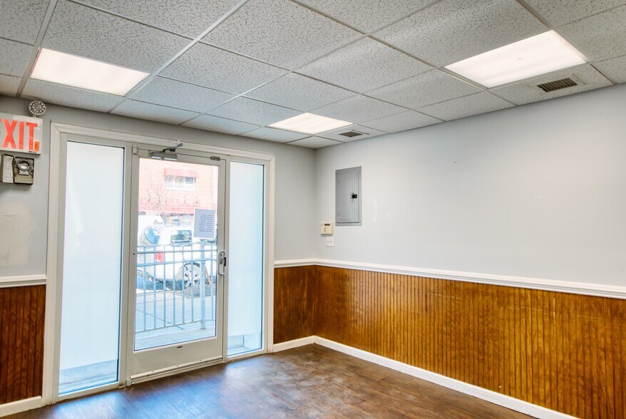 More Photos Of 2814 Middletown Rd, Bronx Storefront Retail Residential For Lease