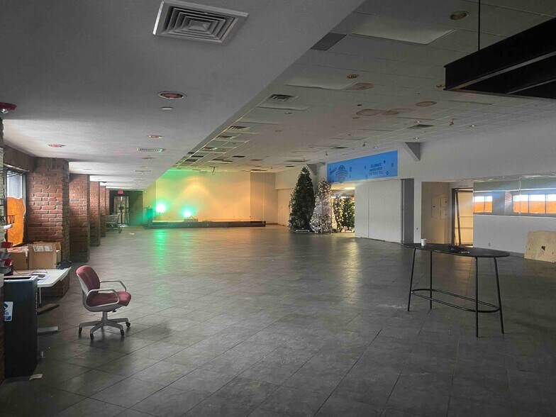 More Photos Of 530 2nd St, Everett Industrial For Sale