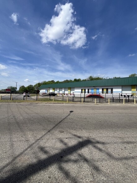 More Photos Of 6420-6436 3rd Ave N, Birmingham Warehouse For Sale