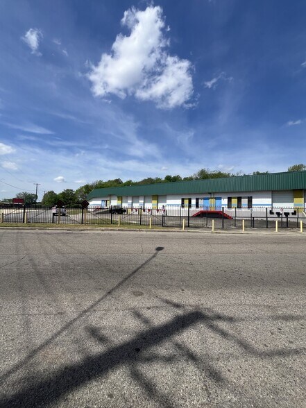 More Photos Of 6420-6436 3rd Ave N, Birmingham Warehouse For Sale