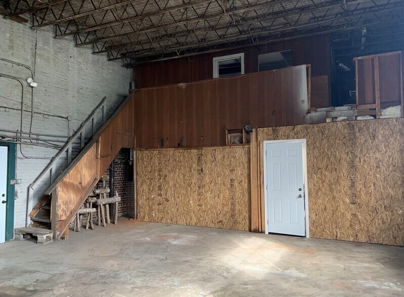 More Photos Of 1640 Northside Dr NW, Atlanta Storefront Retail Office For Sale