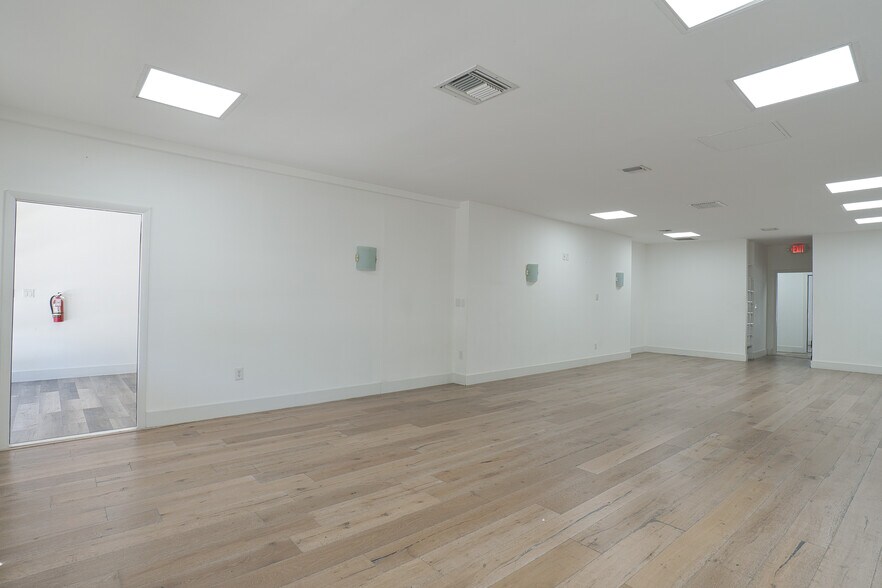 More Photos Of 7313 SW 59th Ct, South Miami Storefront Retail Office For Lease