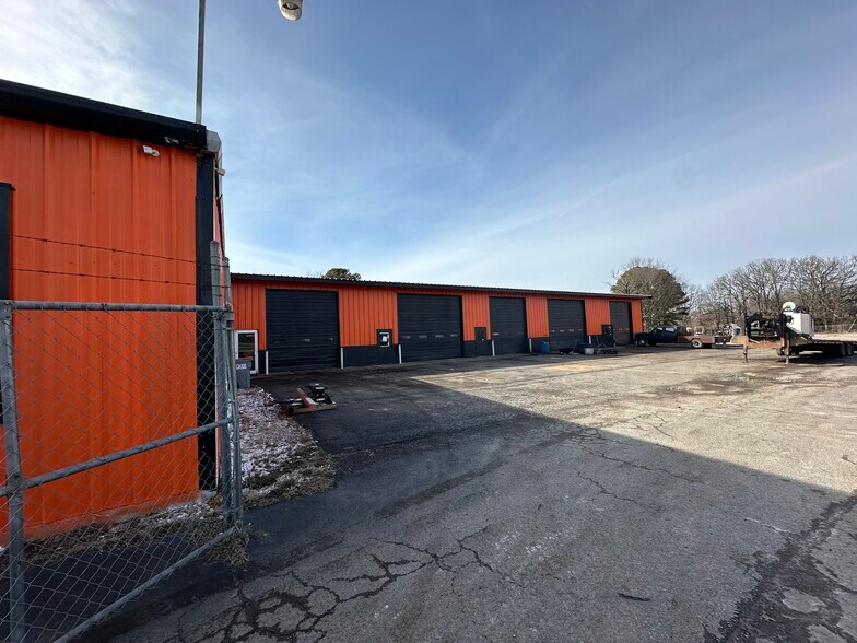 More Photos Of 2600 NE Hudson Rd, Rogers Industrial For Sale