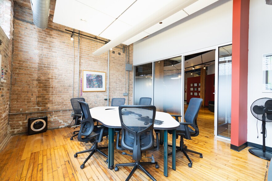 More Photos Of 1100-1114 W Monroe St, Chicago Showroom For Lease