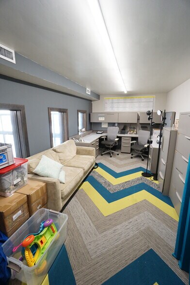 More Photos Of 401 S 7th St, Sunnyside Bank For Sale