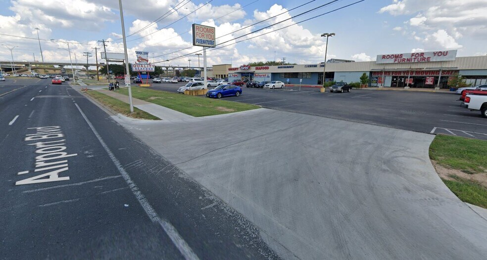 More Photos Of 5617-5621 Airport Blvd, Austin Unknown For Lease