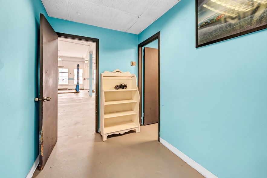 More Photos Of 914-920 Old Nepperhan Ave, Yonkers Storefront For Sale