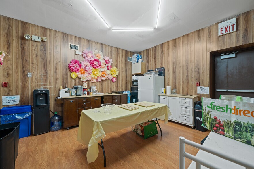 More Photos Of 162 Mallory Ave, Jersey City Office Residential For Sale