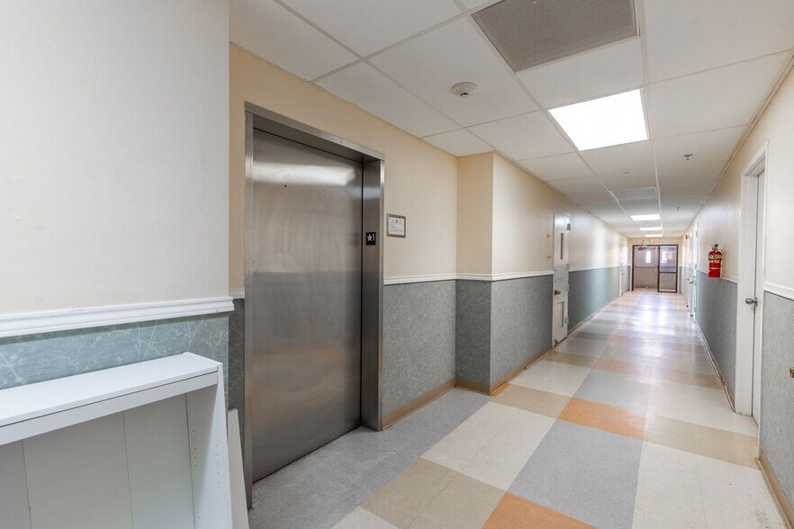 More Photos Of 1500 14th St, Lubbock Religious Facility For Sale