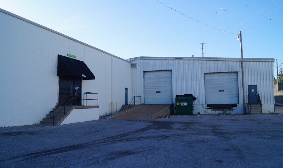 Primary Photo Of 7844 Manchester Rd, Maplewood Warehouse For Lease