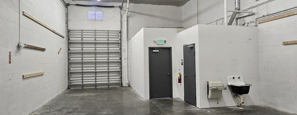 More Photos Of 15075 SW 137th St, Miami Warehouse For Lease