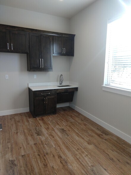 More Photos Of 60 Noble Ct, Heath Office Residential For Lease