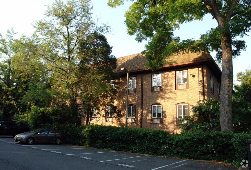 More Photos Of 201 Park Washington Ct, Falls Church Office For Sale