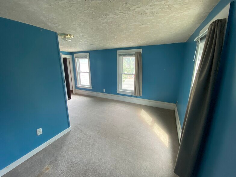 More Photos Of 1625 12th St SE, Salem Office Residential For Sale