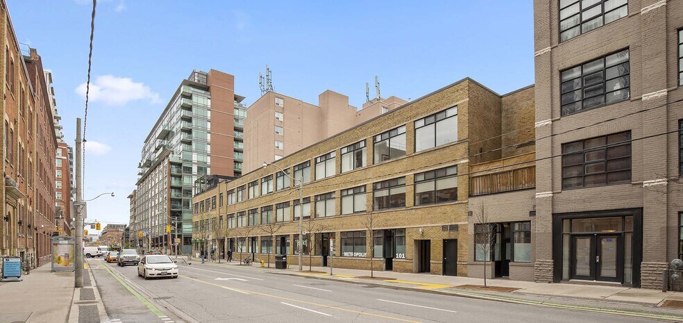 More Photos Of 80 Sherbourne St, Toronto Apartments For Sale
