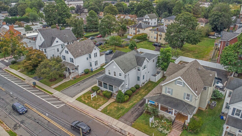 More Photos Of 46 E Somerset St, Raritan Medical For Sale