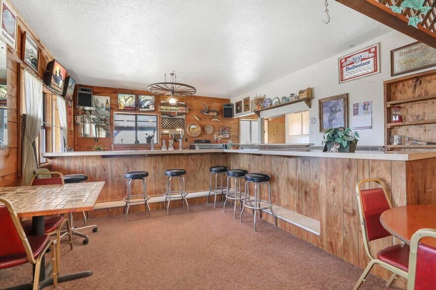 More Photos Of 319 W Magic Rd, West Magic Hospitality For Sale