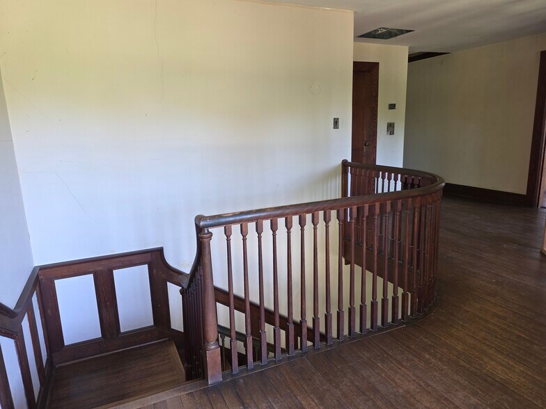 More Photos Of 328 Buckmarsh St, Berryville Flex For Sale