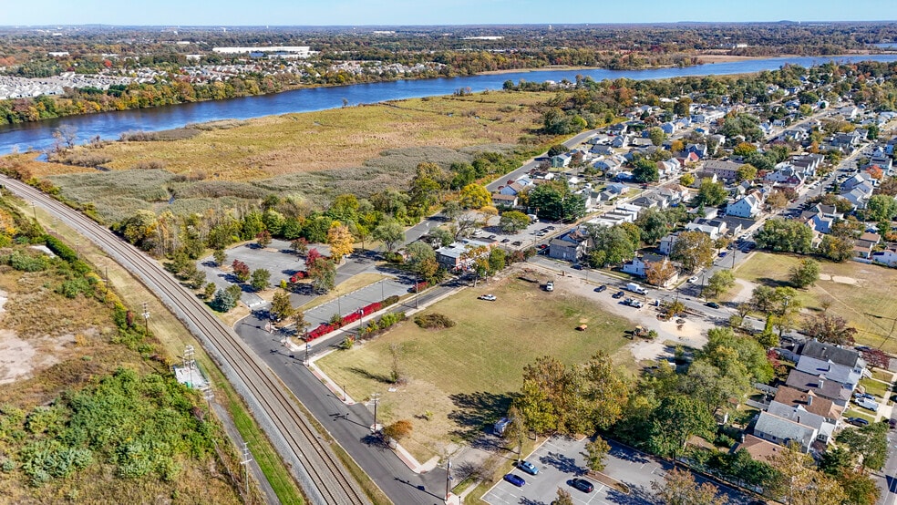 More Photos Of , Bloomingdale General Retail For Sale