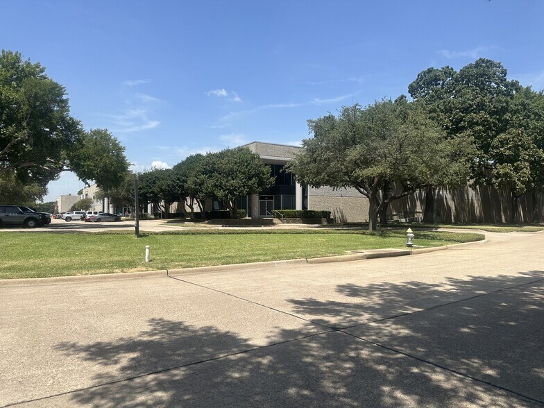 More Photos Of 1620 Rafe St, Carrollton Distribution For Lease