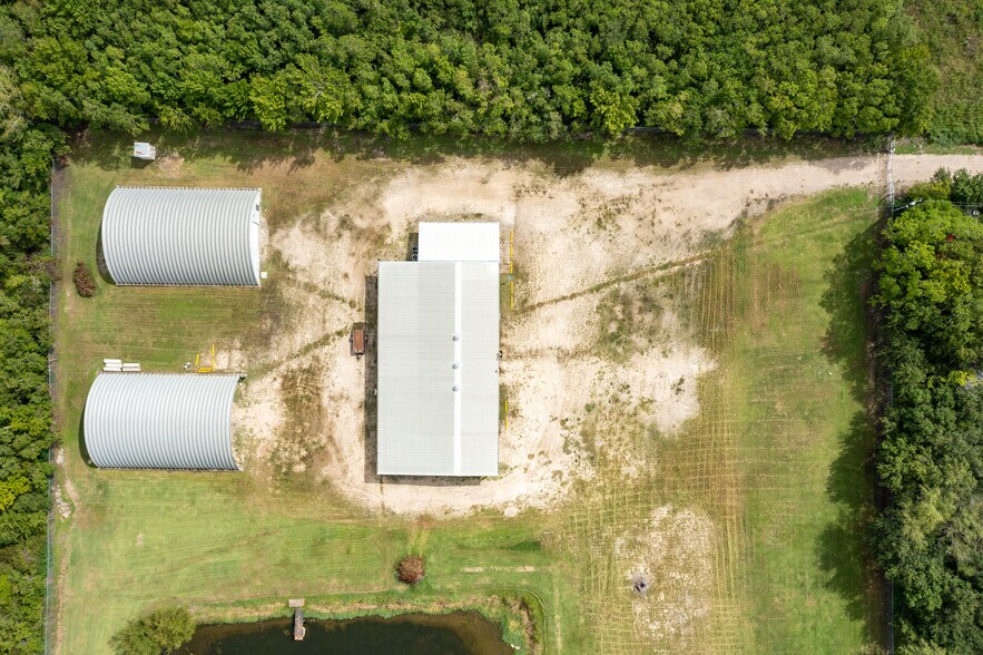 More Photos Of 4512 S Highway 35, Alvin Light Manufacturing For Lease