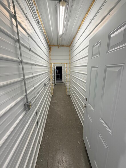 More Photos Of 40-50 Victor St, Highland Park Warehouse For Sale