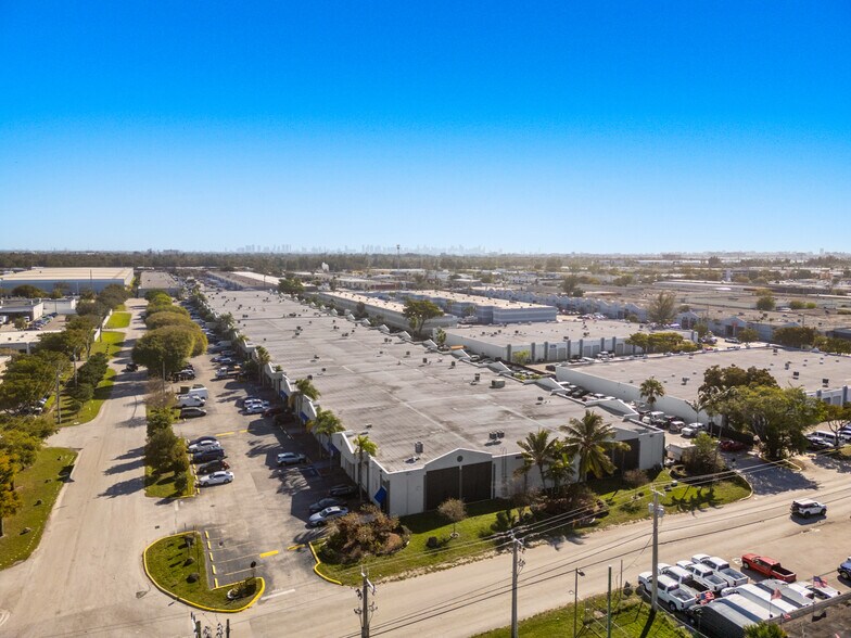 More Photos Of 7370-7384 NW 56th St, Miami Warehouse For Lease