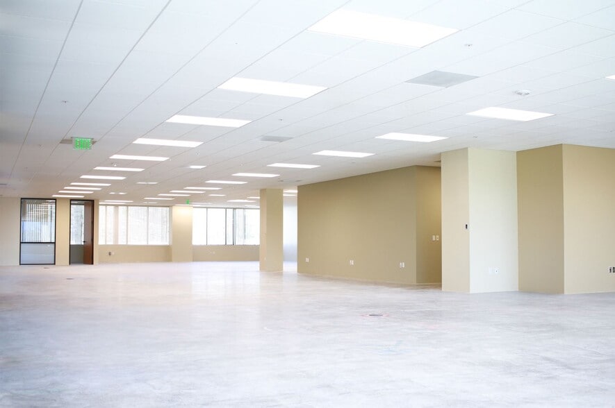 More Photos Of 28515 Westinghouse Pl, Valencia Office For Lease