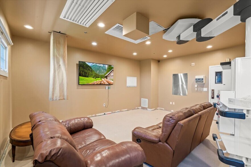 More Photos Of 10 Harris Ct, Monterey Medical For Sale