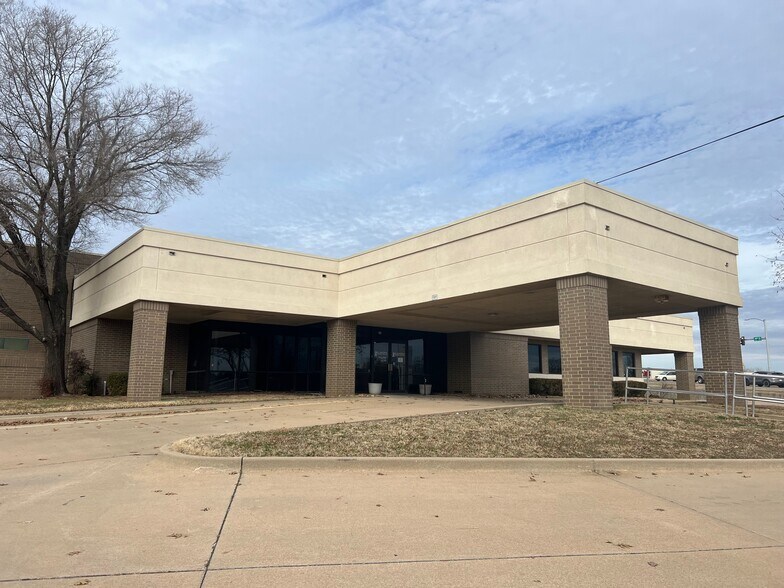 More Photos Of 609 Virginia Ave, Ponca City Healthcare For Lease