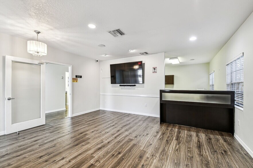 More Photos Of 7720 W Waters Ave, Tampa Office For Lease