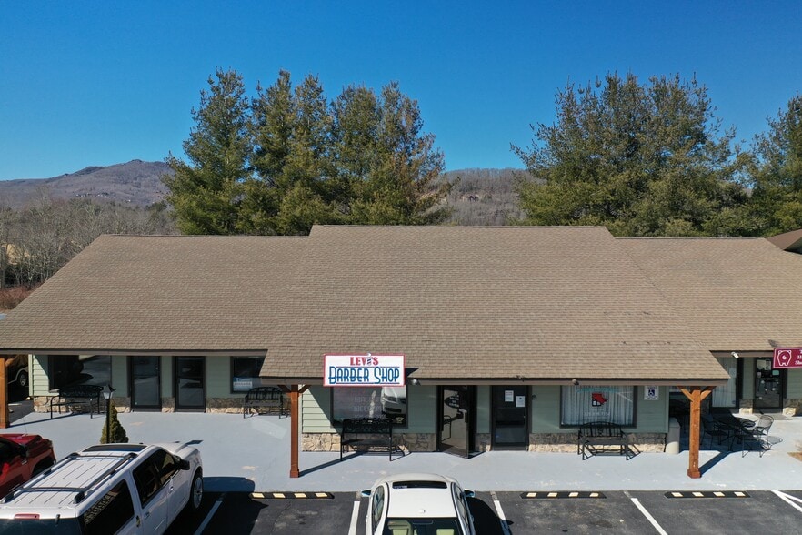 More Photos Of 102 High Country Sq, Banner Elk General Retail For Lease